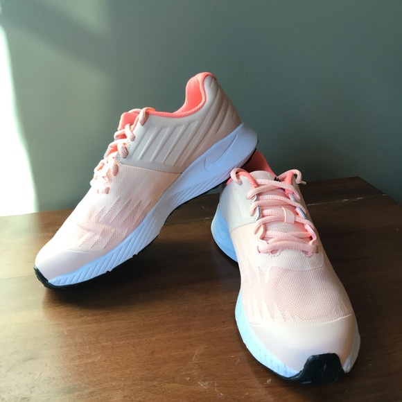 NWT Nike star runner sneakers - Picture 3 of 5